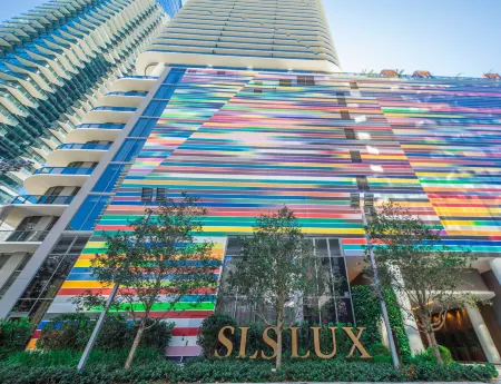 SLS Lux Brickell Отели рядом с достопримечательностью «Парк Элис Уэйнрайт»