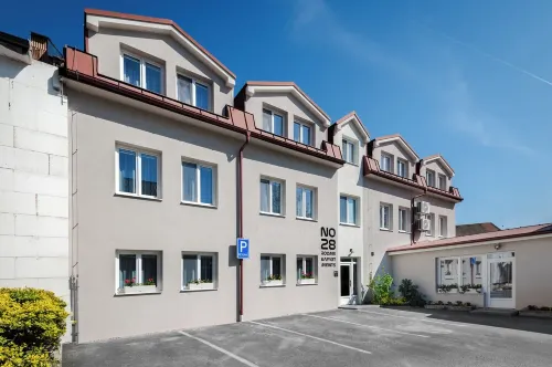 No 28 Rooms & Apartments