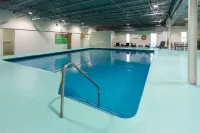 Travelodge by Wyndham Amherst - piscina
