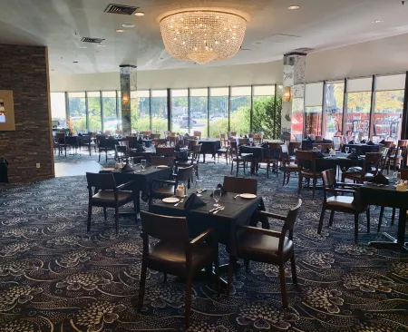 Hotel Universel Montréal Отели рядом с достопримечательностью «Парк олимпик де Монреаль»