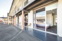 Nightcap at Horse and Jockey Hotel Hotels in Warwick