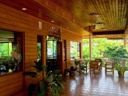 Baan Rom Mai Отели рядом с достопримечательностью «Wat Phra That Doi Kong Mu»