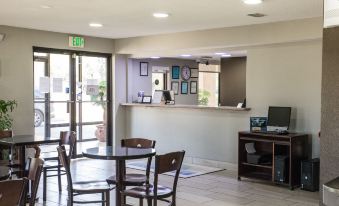 Mockingbird Inn & Suites