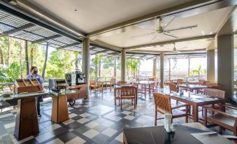 The Grand Riverside Hotel