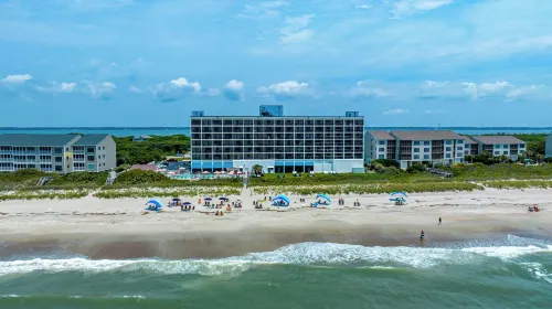 Crystal Coast Oceanfront Hotel - parking