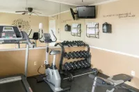 Vineyard Court Designer Suites Hotel - Gym