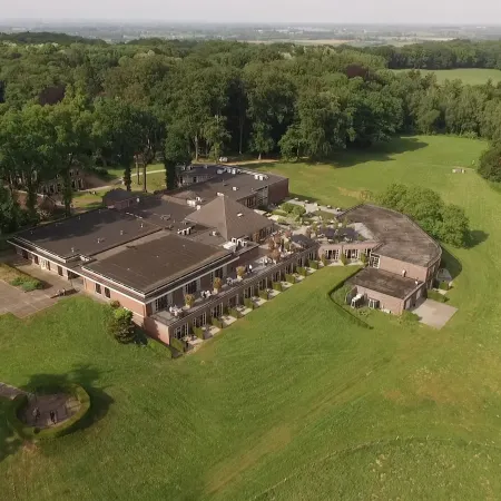 Fletcher Landgoed Hotel Holthurnsche Hof Отели рядом с достопримечательностью «Парк Гофферт»