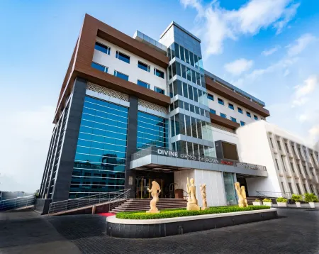 Divine Clarks Inn Suites Отели в г. Курукшетра