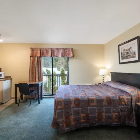 Canadian Inn