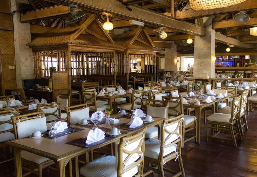 마타붕카이 비치 호텔의 레스토랑이나 바 전경