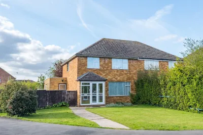 Kidlington 3 Br House with Parking & Large Garden Hotel dekat Oxford Airport