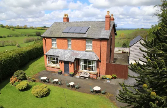 舊教區多爾夫旅館