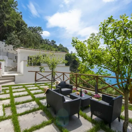 Villa Donna Rachele - Sea View Jacuzzi and Free Parking