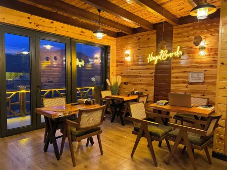 Hayatburdabungalov Отели в г. Yamacdere Koyu