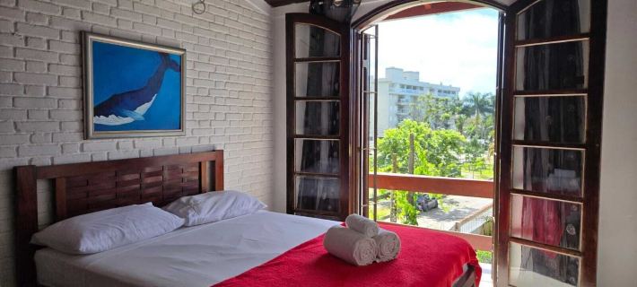Apartamentos Casa da Pedra Ξενοδοχεία στην πόλη Ubatuba