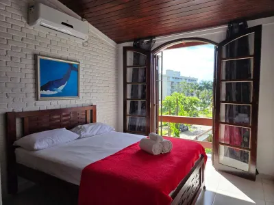 Apartamentos Casa da Pedra Hotels near Praia das Toninhas