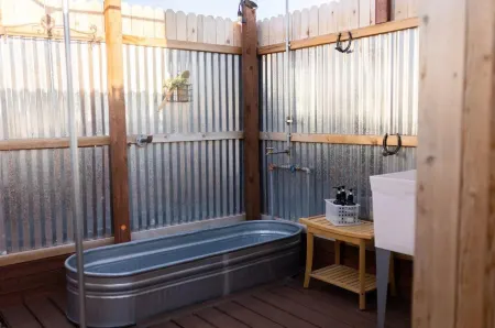 Glamp Tent b w Zion & Bryce Outdoor Shower & Wifi