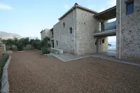 Katergo Luxury Villas - Parking