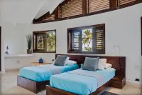 Beachfront Oasis Pool Chef Hskp Sleeps 22