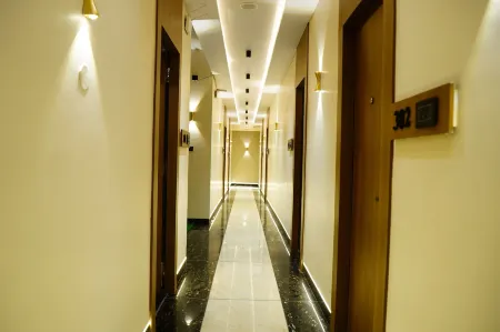 Hotel Shakuntla Palace Отели рядом с достопримечательностью «Vishnupad Temple»