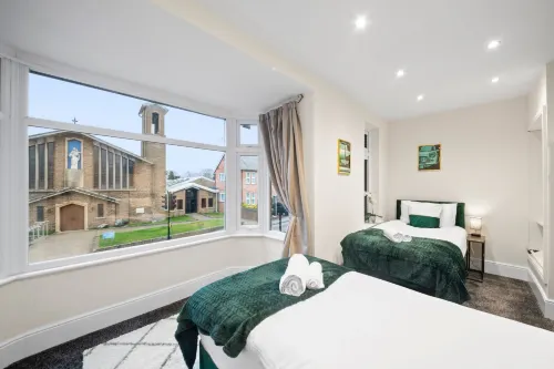 大型五臥室-免費停車-交通便利