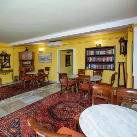 Byron Traditional Hotel