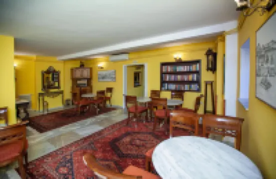 Byron Traditional Hotel