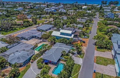 Salt Air East by Beach Retreats Hotels near Manatee Beach Park