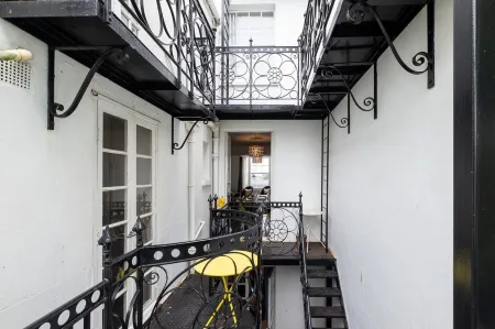 Host & Stay - Montpelier Sanctuary