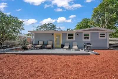 Private Cozy Sarasota Home 3 Bedroom Home by RedAwning