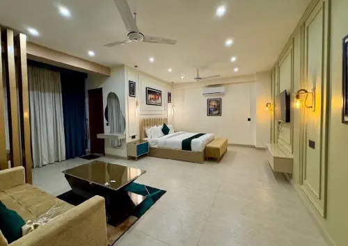 Four Square Hotel