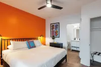 Dual Bachelor Pads w/ Rooftop Lounge & Games Sleeps 26 5 Min to Broadway