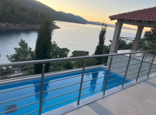 Beachfront Luxury Villa With Private Pool and Stunning Sea Views - Pools
