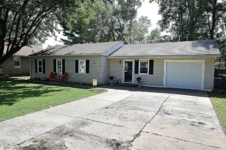 10 min Walk to ND Stadium 1820 Отели в г. Саут-Бенд