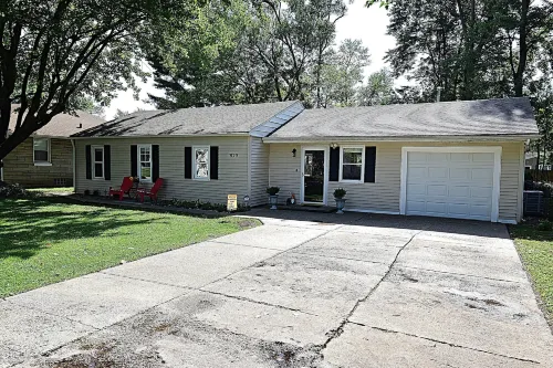 10 min Walk to ND Stadium 1820