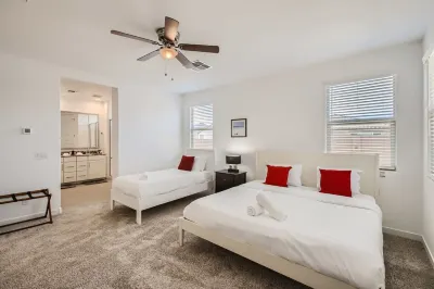 Phoenix 5BR With Fast Wifi Hotels in Estrella