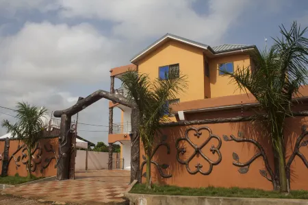 Peemarys Hotel Отели в г. Адента Мунисипалити