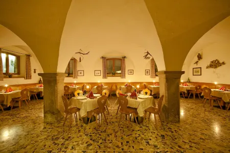 Hotel Tyrol Отели в г. Термено-сулла-Страда-дель-Вино