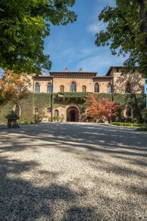 Il Castello di San Gaudenzio Отели в г. Кодевилла