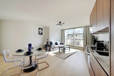 Elegant apartment - AC- 1BR- Neuilly-sur-Seine Hôtels à proximité de : Musée Gaumont