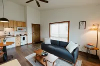 Modern Suites with Fully-Equipped Kitchens - Stylish Boutique Haven Отели в г. Калиспелл