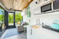 Tranquil Escape - Hot Tub, Fire Pit, Kayaks Hotels in Page County