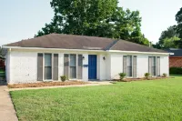 Expansive Fenced Yard and Fast Wifi - Inviting Retreat Hotels in Wetumpka