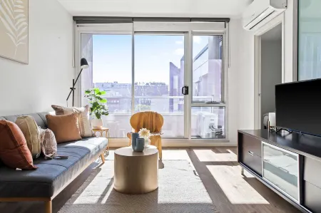 Stylish 2BR Apt Steps from Vic Market with Parking