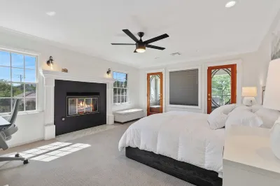 6BR Midtown Escape - Perfect for Groups, Sleeps 12 네바다, 리노 대학 주변 호텔