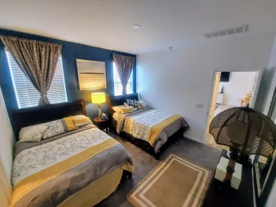 Cozy 1-Bedroom Getaway with 2 Comfy Beds – Perfect for Relaxation! Hotels near Phoenix Raceway