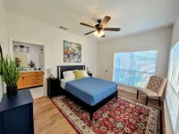 Beautifully Renovated Historic Home for 10 Hotels in Junction