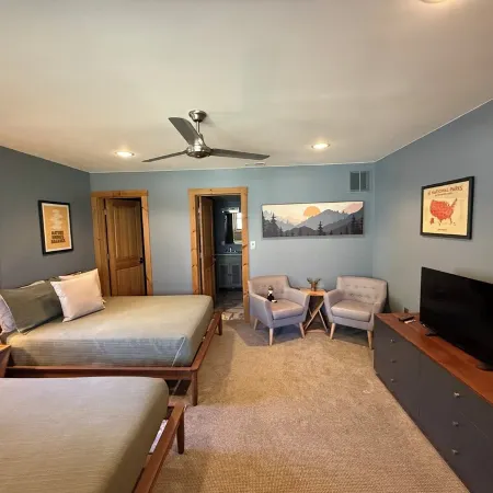 Hidden Cabin Retreat with Hot Tub in Lost City, WV