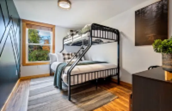 Buck's Den - Snowmobile Trails, Trailer Parking, Near hiking, golfing, Sugarloaf