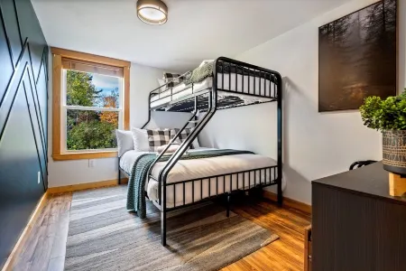 Buck's Den - Snowmobile Trails, Trailer Parking, Near hiking, golfing, Sugarloaf